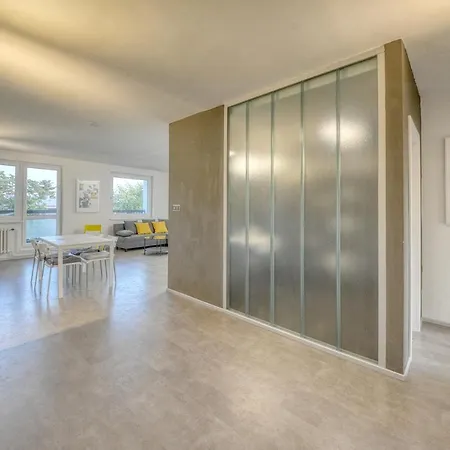 Apartman S Garazi Kousek Od Kolonady Appartement