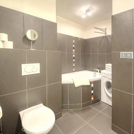Apartman S Garazi Kousek Od Kolonady Poděbrady